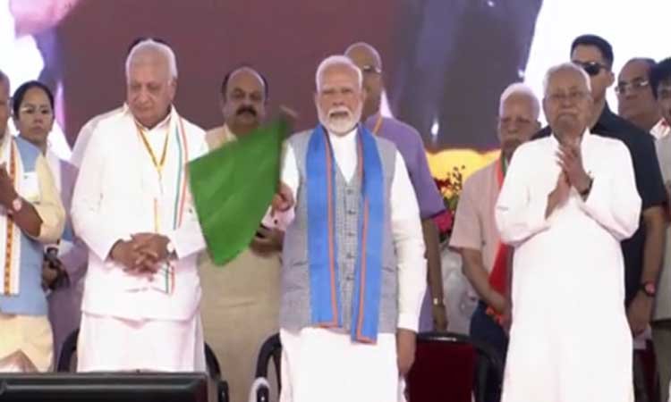 प्रधानमंत्री मोदी ने बिहार के सिवान से 5,900 करोड़ की 28 विकास परियोजनाओं का किया शुभारंभ