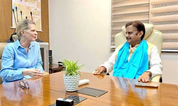 हर माँ और हर बच्चे को बेहतर स्वास्थ्य सुविधाएँ मुहैया कराने के लिए मध्यप्रदेश सरकार प्रतिबद्ध : उप मुख्यमंत्री श्री शुक्ल