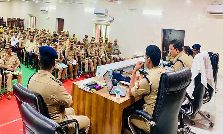 शाहजहांपुर में क्राइम मीटिंग: महिला सुरक्षा और साइबर अपराध पर फोकस