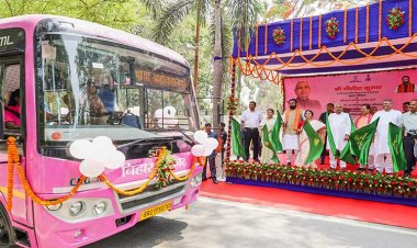 बिहार की महिलाओं को सीएम नीतीश की बड़ी सौगात, सभी जिला मुख्यालयों में चलेगी पिंक बस, सेनेटरी पैड की भी रहेगी सुविधा