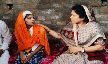 घायल छात्रा से मिलीं राज्यमंत्री श्रीमती गौर, अधिकारियों को हर संभव मदद करने के दिए निर्देश