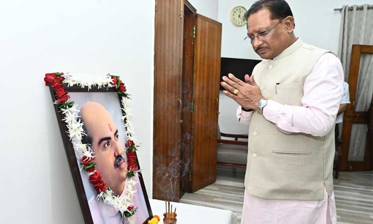 रायपुर : मुख्यमंत्री श्री विष्णु देव साय ने डॉ. श्यामा प्रसाद मुखर्जी की जयंती पर उन्हें नमन किया