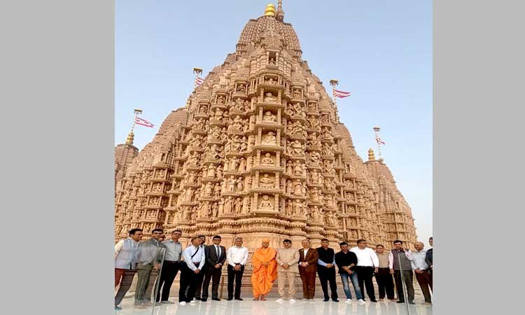 मुख्यमंत्री डॉ. यादव ने बीएपीएस हिन्दू मंदिर में किये दर्शन