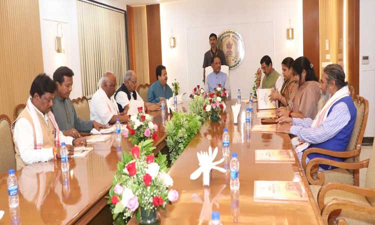 रायपुर : छत्तीसगढ़ सदन में मुख्यमंत्री विष्णुदेव साय की सांसदों संग सौजन्य भेंट — रात्रि भोज में हुई सार्थक चर्चा