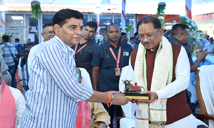 रायपुर : हरेली पर्व हमारी धरती, परिश्रम और परंपरा के प्रति सम्मान का प्रतीक-उपमुख्यमंत्री श्री अरुण साव