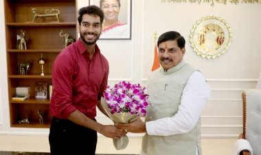 मुख्यमंत्री डॉ. यादव से क्रिकेटर श्री वेंकटेश अय्यर ने की सौजन्य भेंट