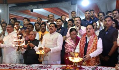 केंद्रीय मंत्री श्री नड्डा और मुख्यमंत्री डॉ. यादव माँ नर्मदा की महाआरती में हुए शामिल