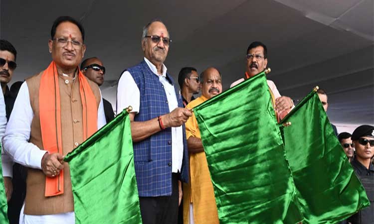 रायपुर : प्रधानमंत्री की विशेष पहल से बस्तर समेत प्रदेश भर में रेल सेवाओं का बढ़ा दायरा : मुख्यमंत्री श्री साय