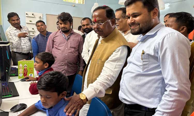 रायपुर : मंत्री श्री रामविचार नेताम ने किया आश्रम के कल्पना कक्ष का निरीक्षण