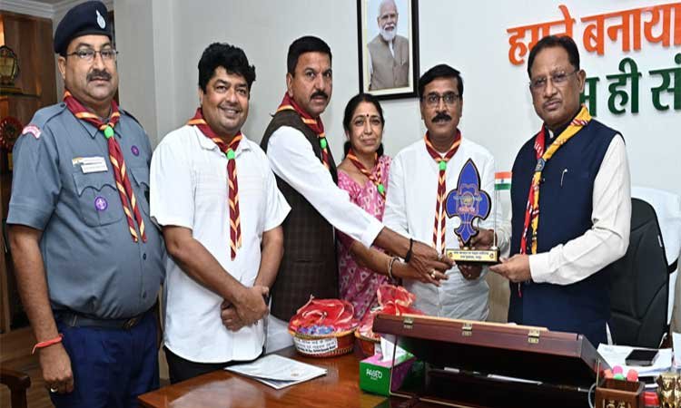 रायपुर : मुख्यमंत्री से भारत स्काउट्स एवं गाइड्स छत्तीसगढ़ के प्रतिनिधिमंडल ने की मुलाकात