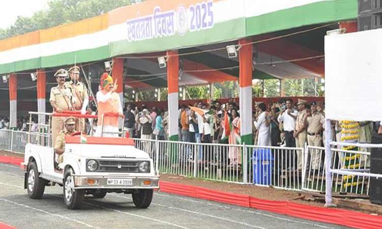 स्वदेशी के प्रति समर्पण के साथ आत्मनिर्भर और विकसित भारत बनाएंगे: मुख्यमंत्री डॉ. यादव