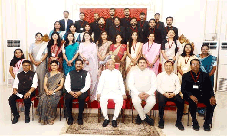 जनता की सेवा पवित्र भाव से करें : राज्यपाल श्री मंगुभाई पटेल