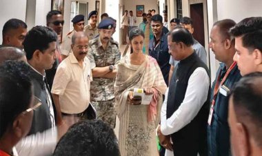 रायपुर : बाढ़ में बही पुस्तकें, टेबलेट भी हुआ खराब, पर नहीं रुकेगी पूनम की प्रतियोगी परीक्षा की तैयारी