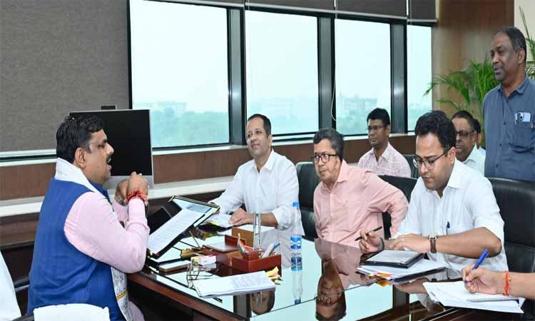 मंत्री गजेन्द्र यादव ने शिक्षा विभाग की समीक्षा बैठक में दिए निर्देश, जल्द शुरू होगी 5000 शिक्षकों की भर्ती