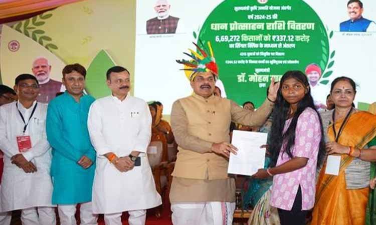 मुख्यमंत्री डॉ. यादव ने युवाओं को सौंपे नियुक्ति पत्र