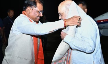 रायपुर : केंद्रीय गृह मंत्री श्री अमित शाह का मुख्यमंत्री श्री विष्णुदेव साय ने स्वामी विवेकानंद विमानतल पर किया आत्मीय स्वागत