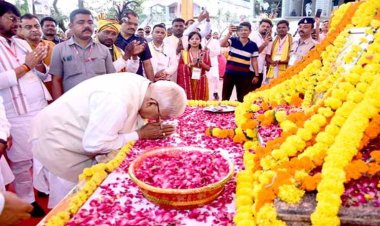राज्यपाल श्री पटेल ने वीरांगना रानी दुर्गावती की जन्म जयंती पर किए श्रद्धा सुमन अर्पित