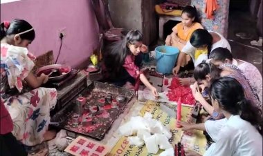 पटना की नेत्रहीन छात्राएं बना रहीं हैं खुशबूदार मोमबत्तियाँ, दिवाली पर विदेशों तक पहुंची रौशनी