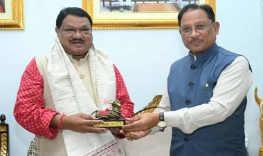 रायपुर : मुख्यमंत्री श्री साय से केंद्रीय जनजातीय कार्य मंत्री श्री जुएल ओराम ने की सौजन्य मुलाकात