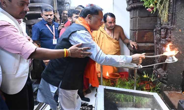 रायपुर : मुख्यमंत्री श्री विष्णु देव साय ने रतनपुर महामाया मंदिर में नवरात्रि पर की पूजा अर्चना