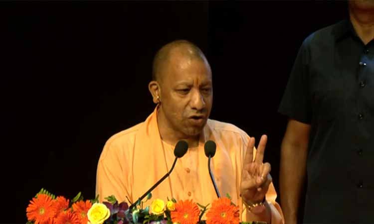 मुख्यमंत्री योगी आदित्यनाथ ने कहा — त्योहारों में अशांति फैलाने वालों के लिए जेल की सलाखें तैयार