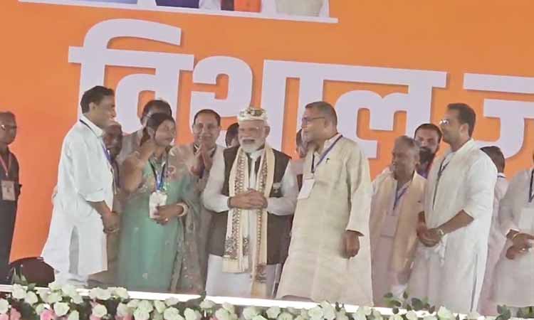 प्रधानमंत्री मोदी ने कर्पूरी ठाकुर की जन्मभूमि से की बिहार में एनडीए चुनावी सभा की शुरुआत
